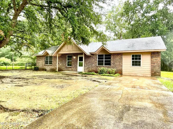 10028 Oakwood Park Dr, Moss Point, MS 39562