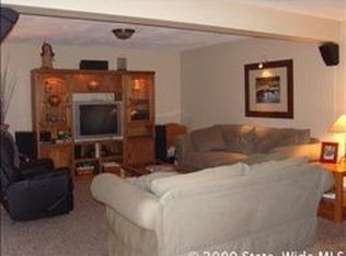 76 Valley St, Cranston, RI 02920