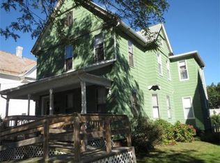 22 Taylor St, Holyoke, MA 01040