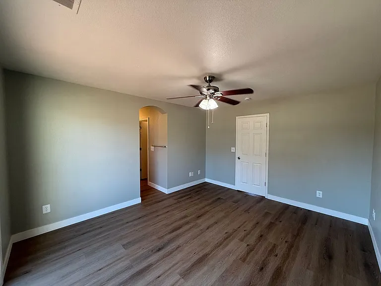 16664 Sheffield St — Photo 28