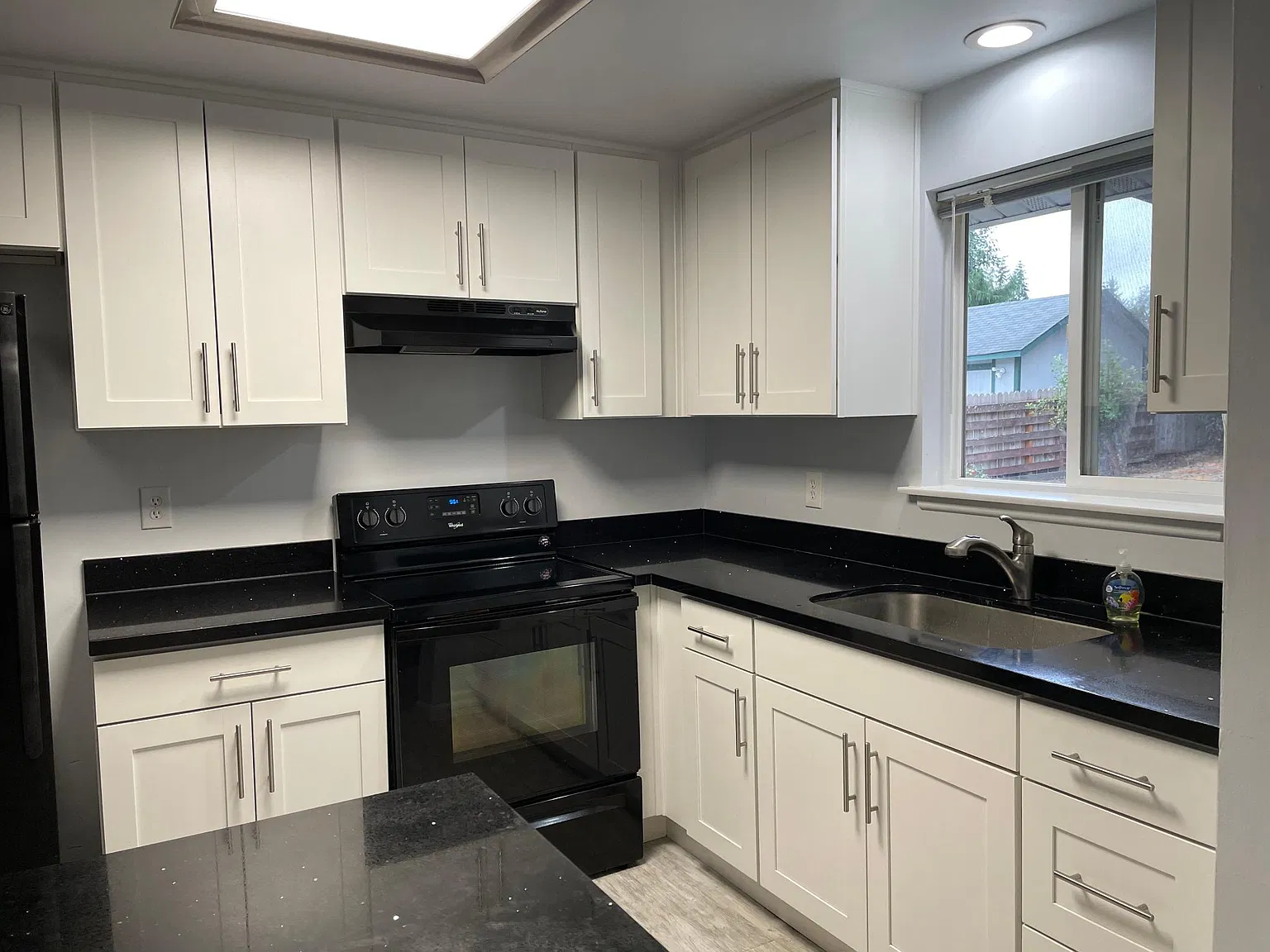 3 bed, 1020 sqft, $2,800 — Photo 2