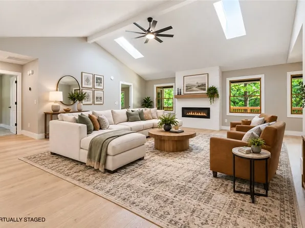 30 Burnham Dr, Bella Vista, AR 72715