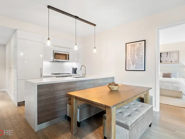 505 West 43rd Street 8K image 3 of 12