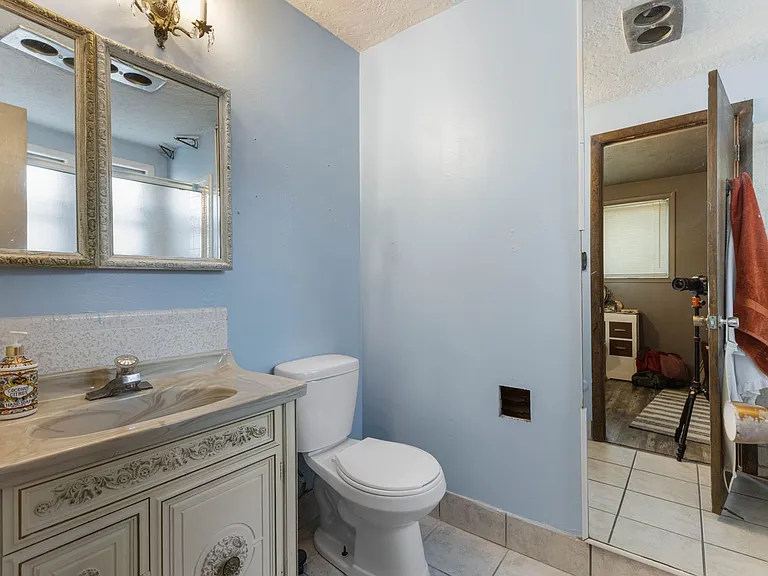 721 N Water Ave — Photo 15