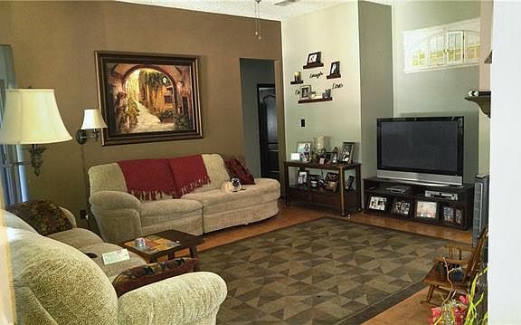 5th image of 825 Sansome Dr