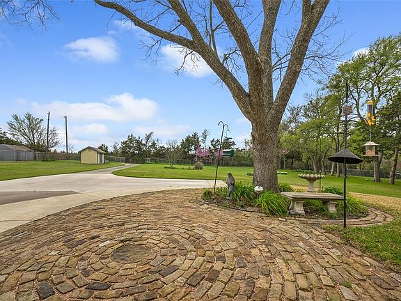 5th image of 321 Creekwood Dr