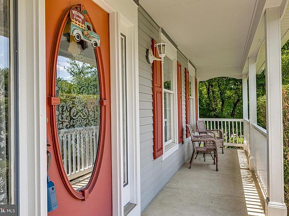 5th image of 97 Branch St