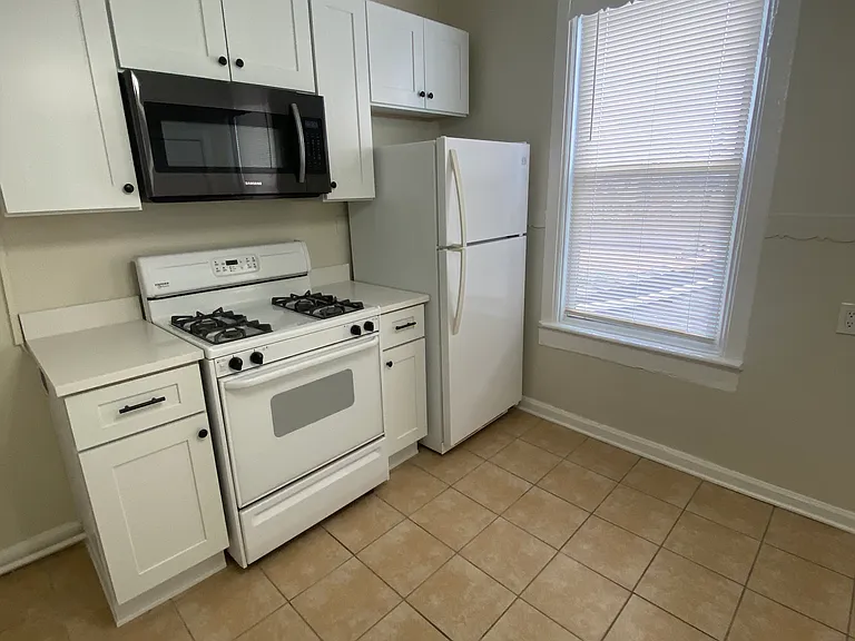 3213 S Parnell Ave #2R — Photo 2