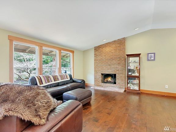3rd image of 11114 36th Ave NW