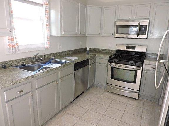 4th image of 1303 Burr St