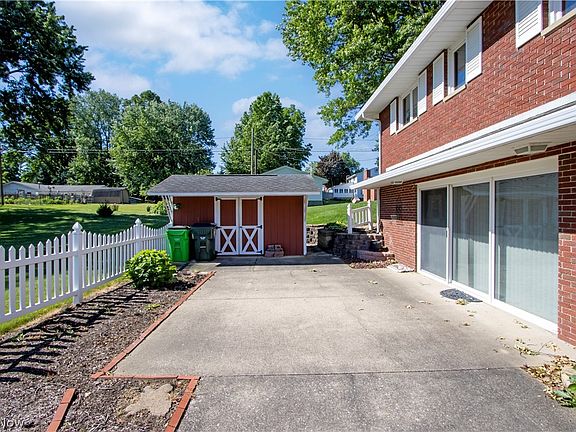3rd image of 1734 Meadow Ln #1736