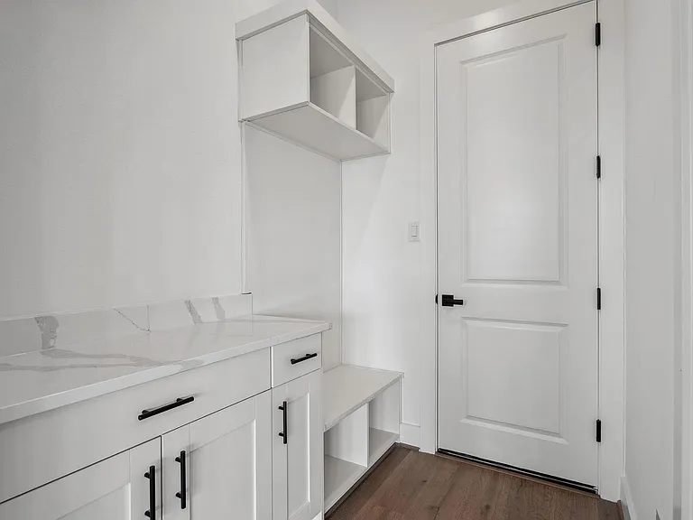1820 Drover Ln — Photo 13