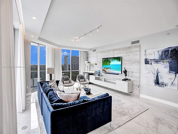 2nd image of 17111 Biscayne Blvd Unit 1710