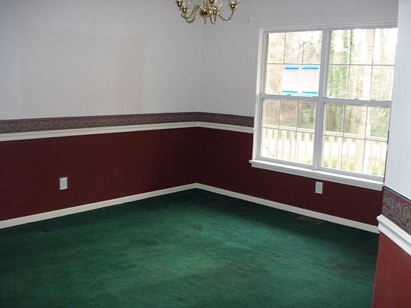 3rd image of 305 White Oaks Dr