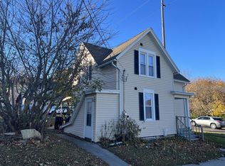 1402 S 12th St, Manitowoc, WI 54220