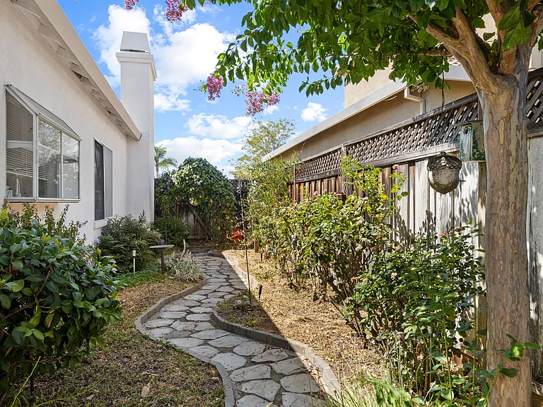 560 Diana Ave — Photo 41