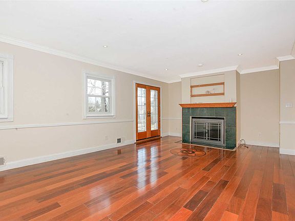 4th image of 39 Oneida Ave