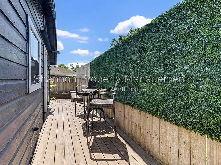 100 E 33rd St — Photo 13