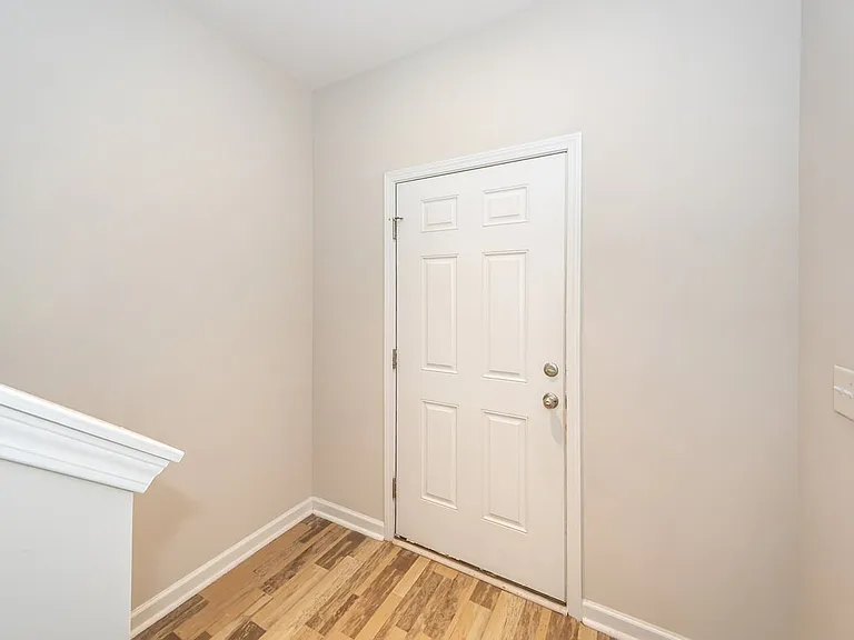 484 Truman Dr — Photo 1