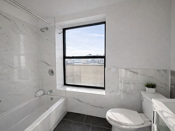 5th image of 284 Mulberry St #33