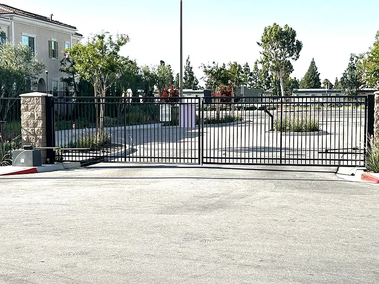 1014 W Buttercup Ln — Photo 37