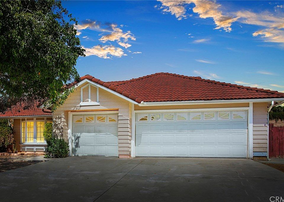 2nd image of 12515 Shadowbrook St