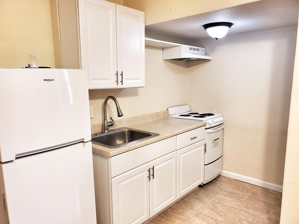 2nd image of 834 N Lincoln Ave APT 11