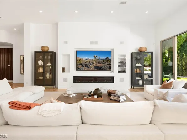 9312 Canyon Classic Dr, Las Vegas, NV 89144