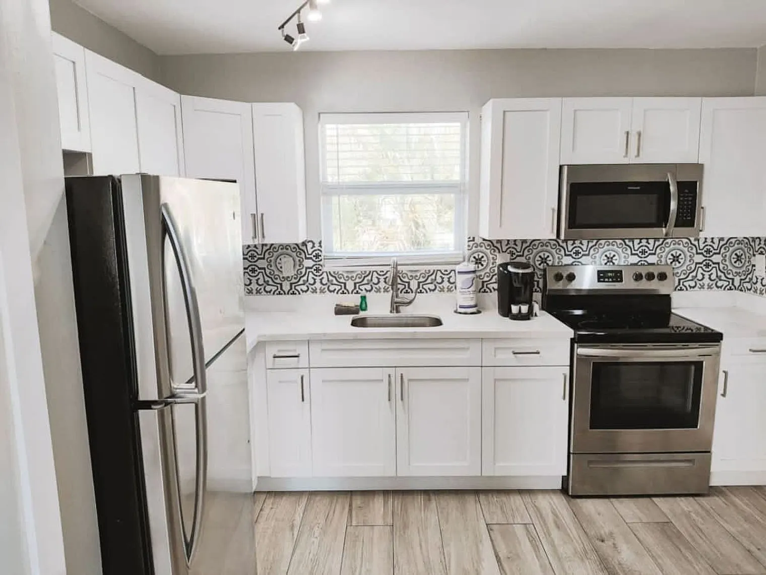 2 bed, 1.0 bath, 796 sqft, $3,117 — Photo 4