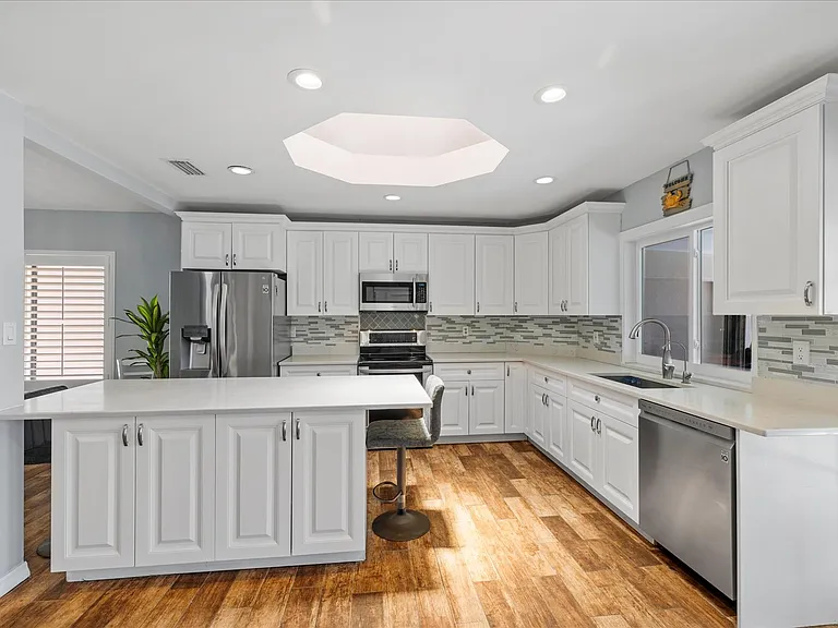 3534 Seaway Dr — Photo 11
