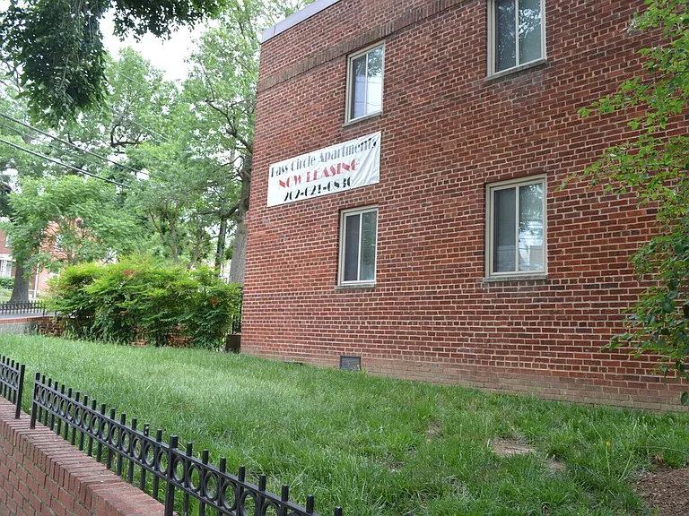 Bass Circle Apartments — Photo 17