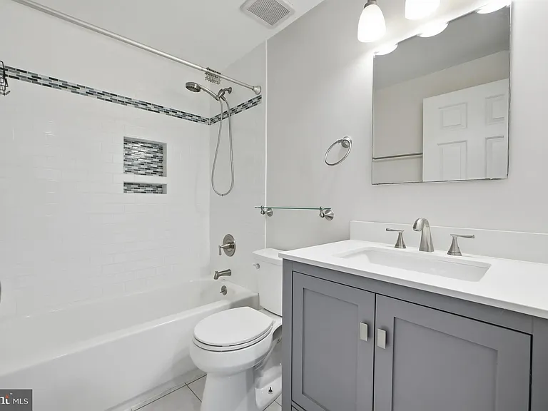 7 Leatherwood Ct — Photo 18