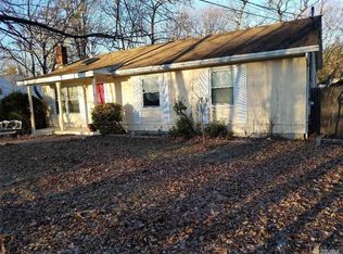 390 Broadway, Huntington, NY 11743