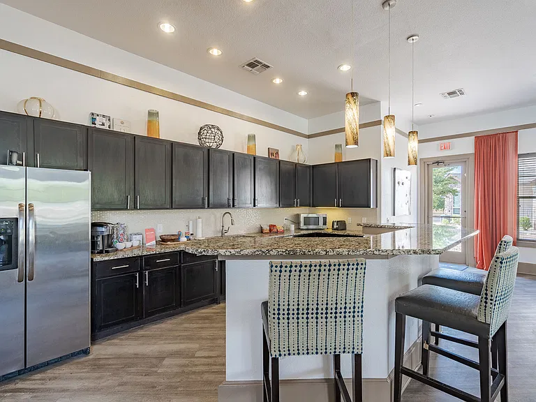 Tradewinds Apartments — Photo 7