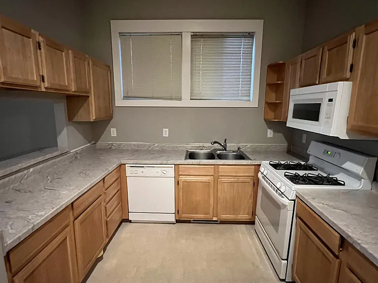 1473 N Delaware St — Photo 11