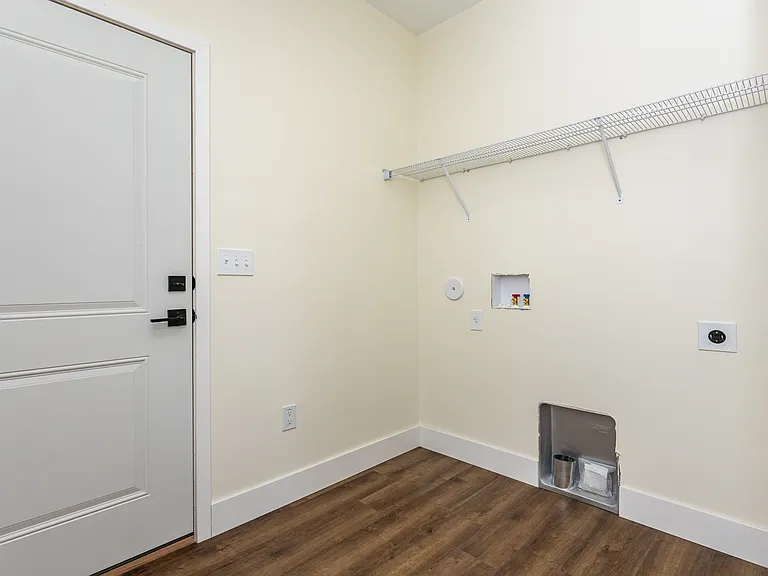 7154 Savannah Dr — Photo 14