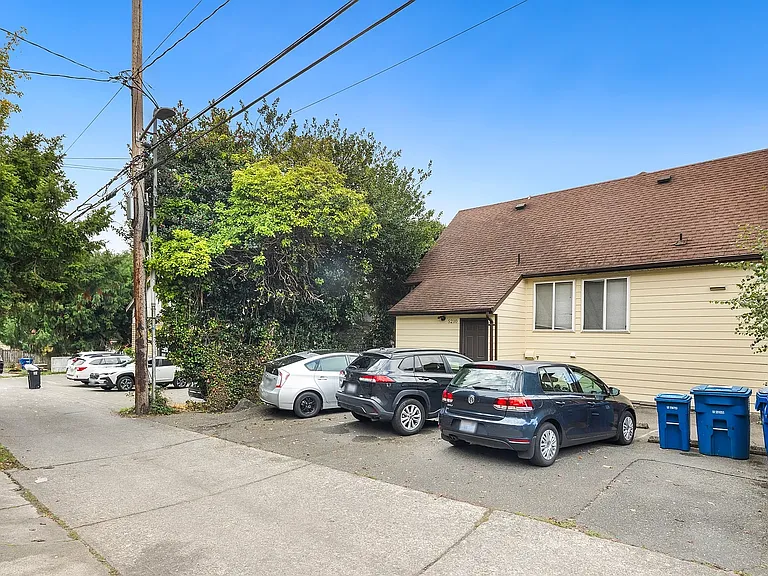 5210 11th Ave NE #B — Photo 15
