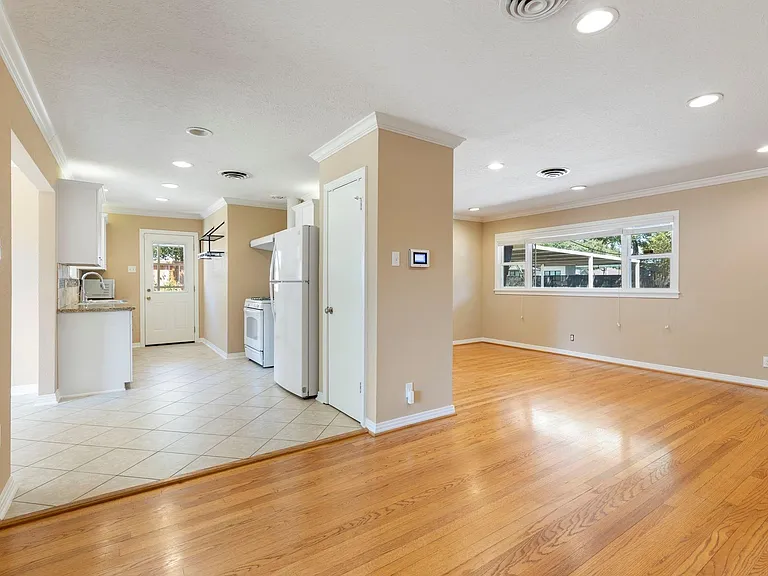 1802 Turnpike Rd — Photo 11