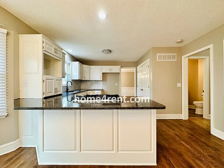 902 Sherman Pkwy — Photo 17