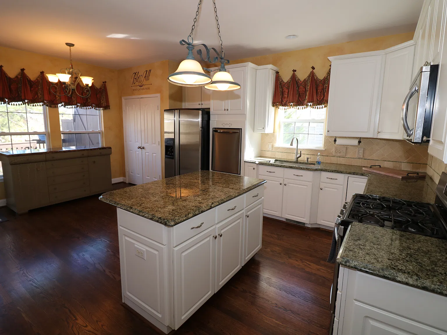 4 bed, 4012 sqft, $4,000 — Photo 3