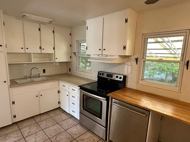 2302 Willow Creek Dr — Photo 3