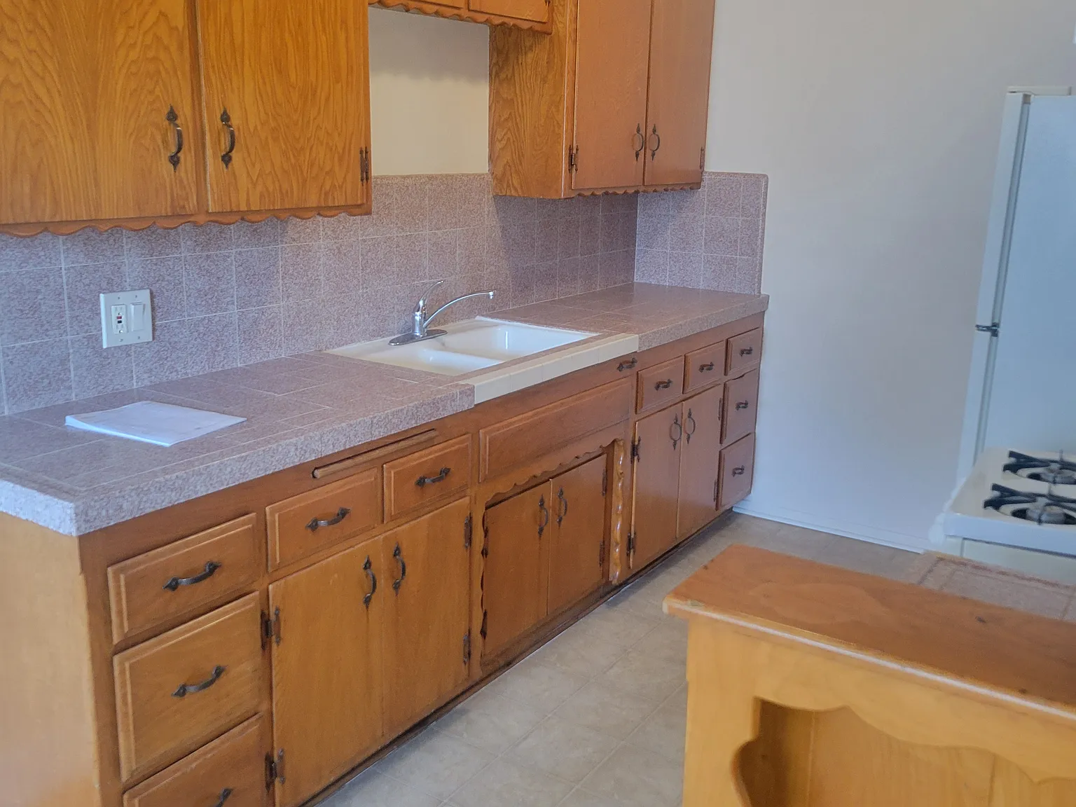 806 Edgewood St — Photo 4