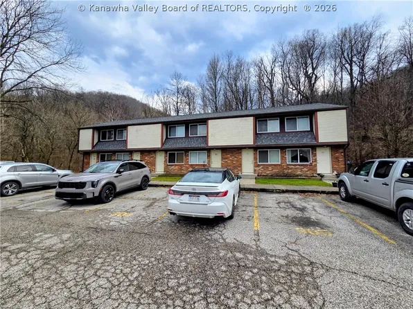 437 Crown Hill Dr, East Bank, WV 25067