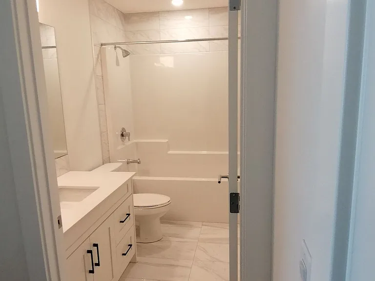 400 Auburn Meadows Cmn SE #406 — Photo 5