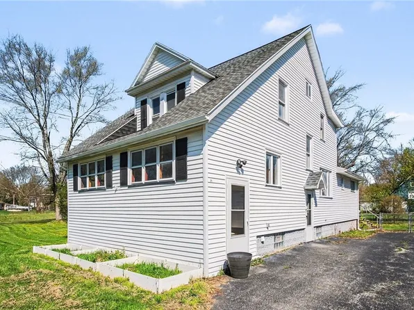 12 Elmgrove Dr, Rochester, NY 14606