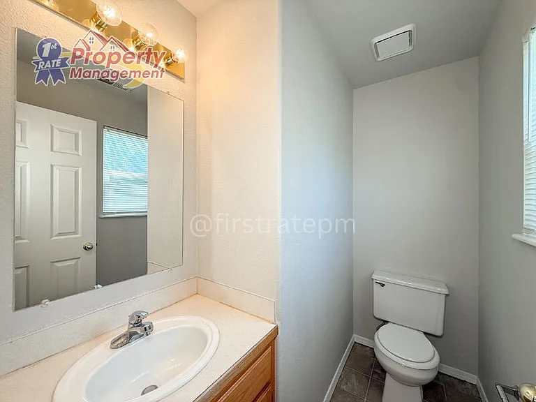 2914 W Stewart Ave #201 — Photo 15