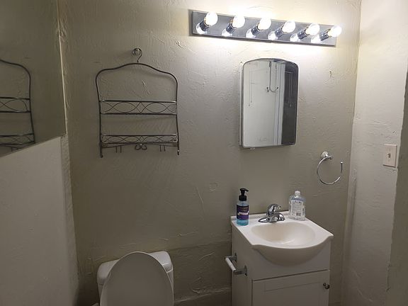 5th image of 1437 Ingalls St #B