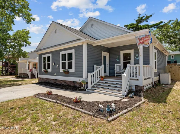 129 NE 1st Street, Oak Island, NC 28465