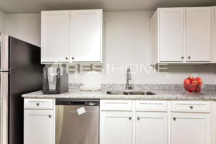 25 Winchester Ave — Photo 4