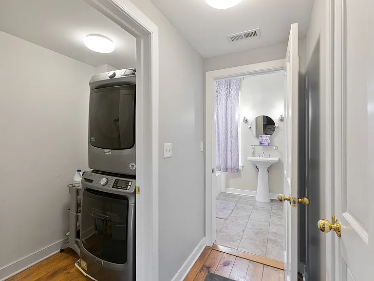 109 Centre St — Photo 14